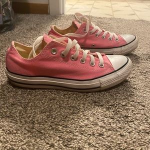 Womens converse low top, Barbie  pink size 7.